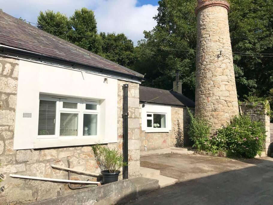Woodland Cottage In Cornwall With Walled Garden Хелстон Экстерьер фото