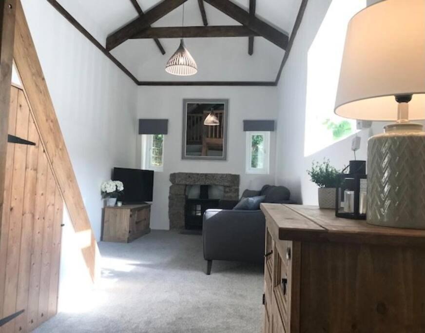 Woodland Cottage In Cornwall With Walled Garden Хелстон Экстерьер фото